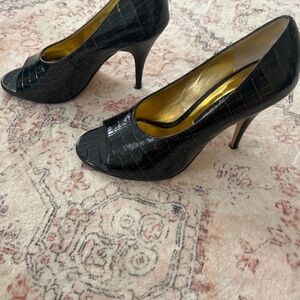 Beverly Feldman Brown crocodile patent leather pumps/heels size 7 1/2